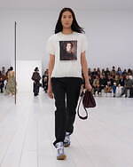 ロエベ2025年春夏ウィメンズコレクション、研ぎ澄まされたアウトライン｜写真37