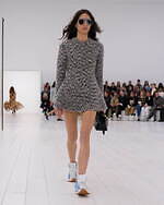 ロエベ2025年春夏ウィメンズコレクション、研ぎ澄まされたアウトライン｜写真47