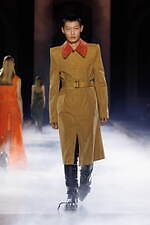 マックイーン2025年春夏コレクション - ダークでロマンティックな“妖精の伝説”｜写真28