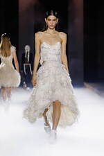 マックイーン2025年春夏コレクション - ダークでロマンティックな“妖精の伝説”｜写真38