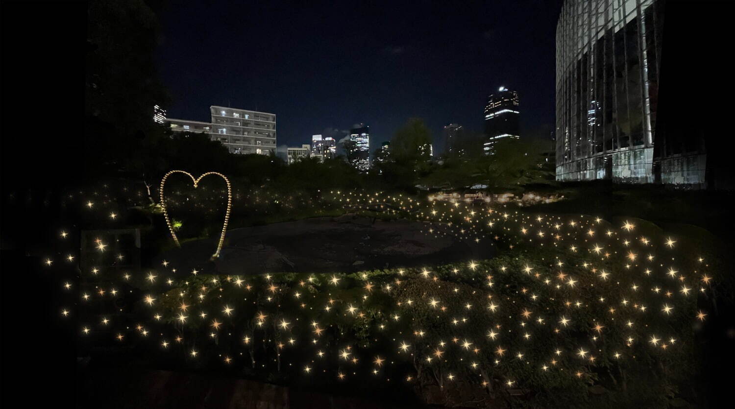 六本木ヒルズ2024年クリスマス、“白銀の世界”の「けやき坂イルミネーション」やクリスマスマーケット|写真6