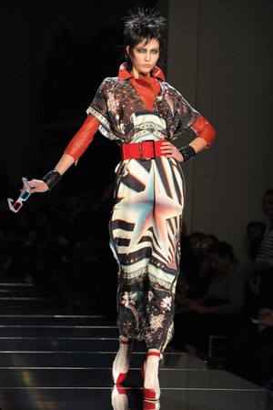 ジャン ポール ゴルチエ(Jean-Paul Gaultier)のロックな2011年春夏コレクション : パリ・ファッション・ウィーク｜写真2