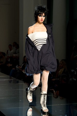 ジャン ポール ゴルチエ(Jean-Paul Gaultier)のロックな2011年春夏コレクション : パリ・ファッション・ウィーク｜写真22