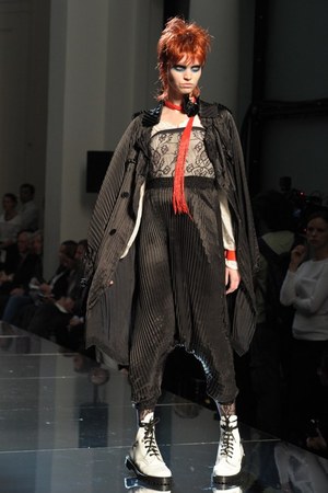 ジャン ポール ゴルチエ(Jean-Paul Gaultier)のロックな2011年春夏コレクション : パリ・ファッション・ウィーク｜写真24