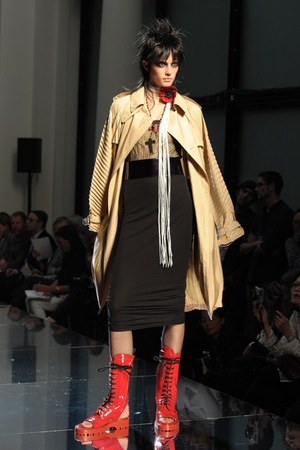 ジャン ポール ゴルチエ(Jean-Paul Gaultier)のロックな2011年春夏コレクション : パリ・ファッション・ウィーク｜写真25