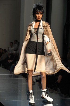 ジャン ポール ゴルチエ(Jean-Paul Gaultier)のロックな2011年春夏コレクション : パリ・ファッション・ウィーク｜写真26