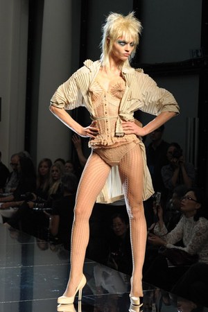 ジャン ポール ゴルチエ(Jean-Paul Gaultier)のロックな2011年春夏コレクション : パリ・ファッション・ウィーク｜写真29