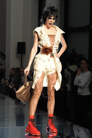 ジャン ポール ゴルチエ(Jean-Paul Gaultier)のロックな2011年春夏コレクション : パリ・ファッション・ウィーク｜写真33