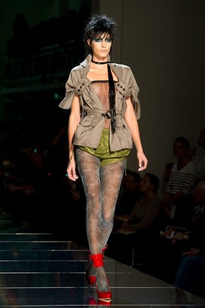 ジャン ポール ゴルチエ(Jean-Paul Gaultier)のロックな2011年春夏コレクション : パリ・ファッション・ウィーク｜写真35