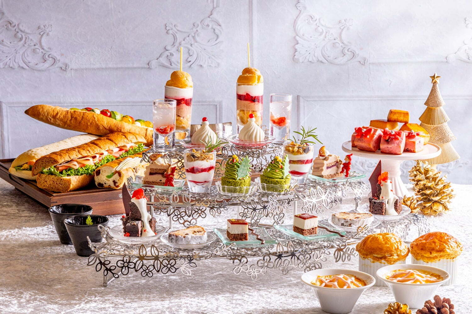 お台場｜ヒルトン東京お台場のクリスマスアフタヌーンティー、ツリー型タルトやサンタクロース風デザート