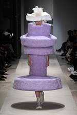 コム デ ギャルソン 2025年春夏コレクション - ヴェールが織りなす〈現れ〉｜写真6