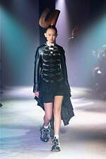 ノワール ケイ ニノミヤ 2025年春夏コレクション - 薔薇の想像力｜写真21