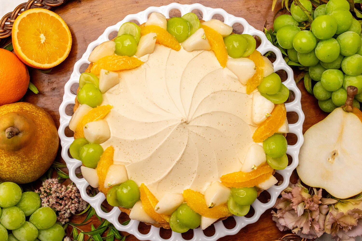 フルーツタルト｜キル フェ ボンの秋タルト「洋梨とキャラメルクリームドームのタルト」東京ドームシティ店限定で