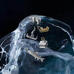 アガット“北欧の夜空”着想24年冬ジュエリー、湖面に映るオーロラ風オパールリングやダイヤのネックレス｜写真5