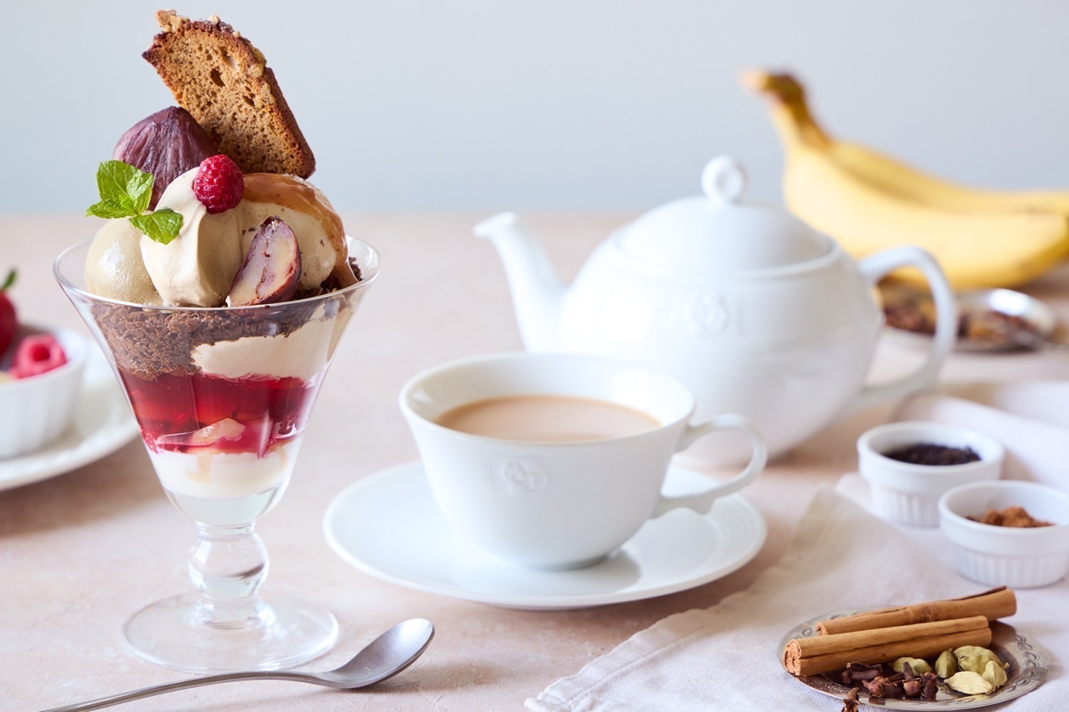 アフタヌーンティー・ティールーム「紅茶の祭り」“カスタマイズチャイ”＆ミルクティー風パフェセット