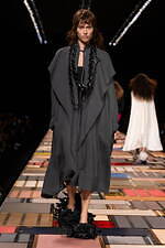 ルイ・ヴィトン2025年春夏ウィメンズコレクション、フレンチファッションのソフトパワー｜写真10