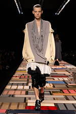 ルイ・ヴィトン2025年春夏ウィメンズコレクション、フレンチファッションのソフトパワー｜写真12