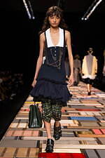 ルイ・ヴィトン2025年春夏ウィメンズコレクション、フレンチファッションのソフトパワー｜写真14