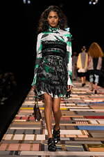 ルイ・ヴィトン2025年春夏ウィメンズコレクション、フレンチファッションのソフトパワー｜写真15