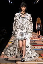 ルイ・ヴィトン2025年春夏ウィメンズコレクション、フレンチファッションのソフトパワー｜写真19