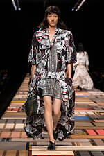 ルイ・ヴィトン2025年春夏ウィメンズコレクション、フレンチファッションのソフトパワー｜写真21