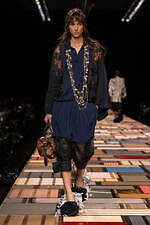 ルイ・ヴィトン2025年春夏ウィメンズコレクション、フレンチファッションのソフトパワー｜写真27