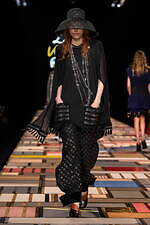 ルイ・ヴィトン2025年春夏ウィメンズコレクション、フレンチファッションのソフトパワー｜写真30