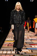 ルイ・ヴィトン2025年春夏ウィメンズコレクション、フレンチファッションのソフトパワー｜写真38