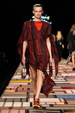 ルイ・ヴィトン2025年春夏ウィメンズコレクション、フレンチファッションのソフトパワー｜写真41