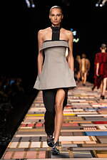 ルイ・ヴィトン2025年春夏ウィメンズコレクション、フレンチファッションのソフトパワー｜写真43