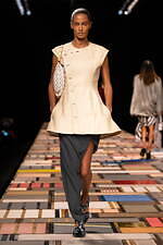 ルイ・ヴィトン2025年春夏ウィメンズコレクション、フレンチファッションのソフトパワー｜写真44