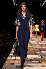 ルイ・ヴィトン2025年春夏ウィメンズコレクション、フレンチファッションのソフトパワー｜写真47