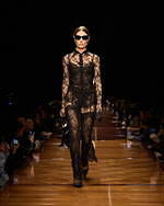 バレンシアガ 2025年夏コレクション - 記憶を辿る｜写真4