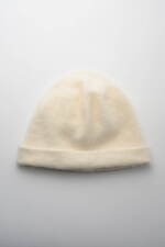 ミューラル×メゾンドリリス“ビジューきらめく”ニットワッチ、ふんわり起毛の深めシルエット｜写真8