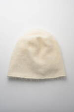 ミューラル×メゾンドリリス“ビジューきらめく”ニットワッチ、ふんわり起毛の深めシルエット｜写真7