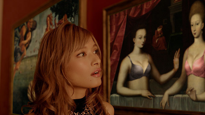 写真4 14 動画 ローラが革命の女神に ピーチ ジョン人気ブラの新作ムービー ファッションプレス 写真4 14 動画 ローラが革命の女神に ピーチ ジョン人気ブラの新作ムービー ファッションプレス