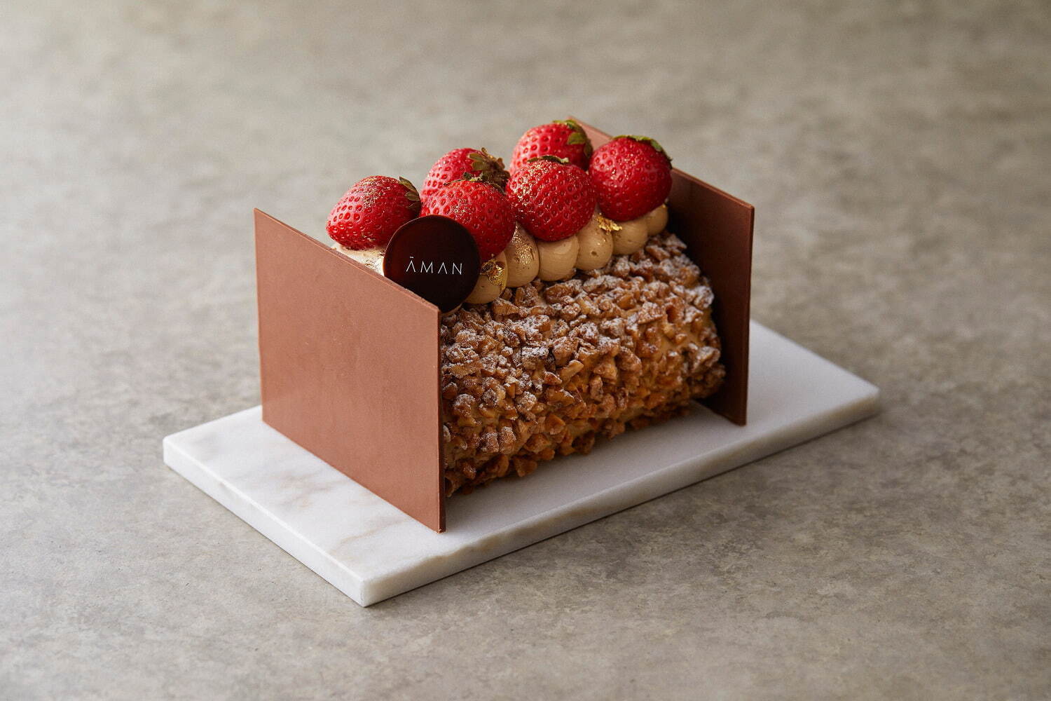 アマン東京24年クリスマスケーキ、黒トリュフ×和栗を味わう“雪山