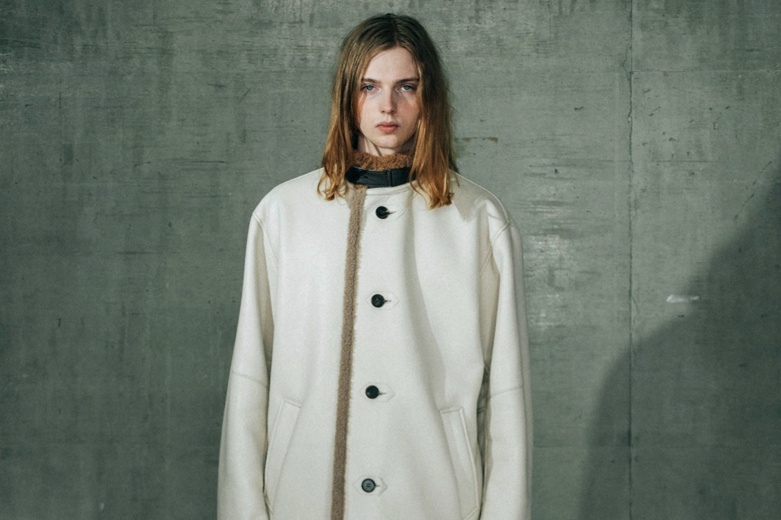 ESSAY（エッセイ） COLLAR LESS COAT　Grey Brown ESSAY（エッセイ） COLLAR LESS COAT Grey Brown