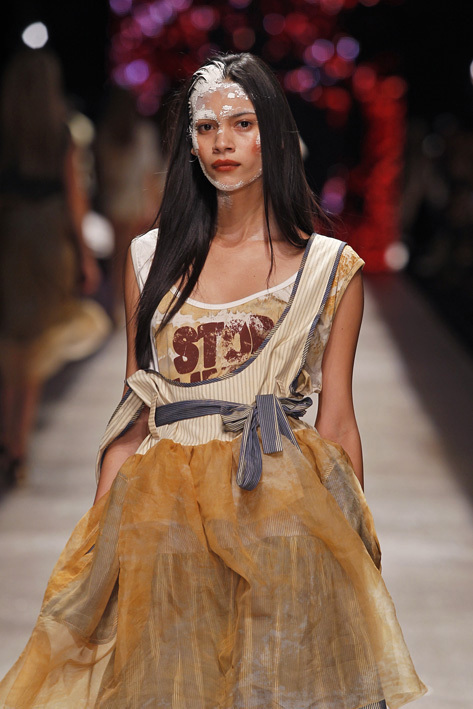 ヴィヴィアン・ウエストウッド ゴールドレーベル(Vivienne Westwood Gold Label) 2011年春夏ウィメンズコレクション  - 写真8