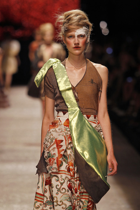 ヴィヴィアン・ウエストウッド ゴールドレーベル(Vivienne Westwood Gold Label) 2011年春夏ウィメンズコレクション  - 写真54