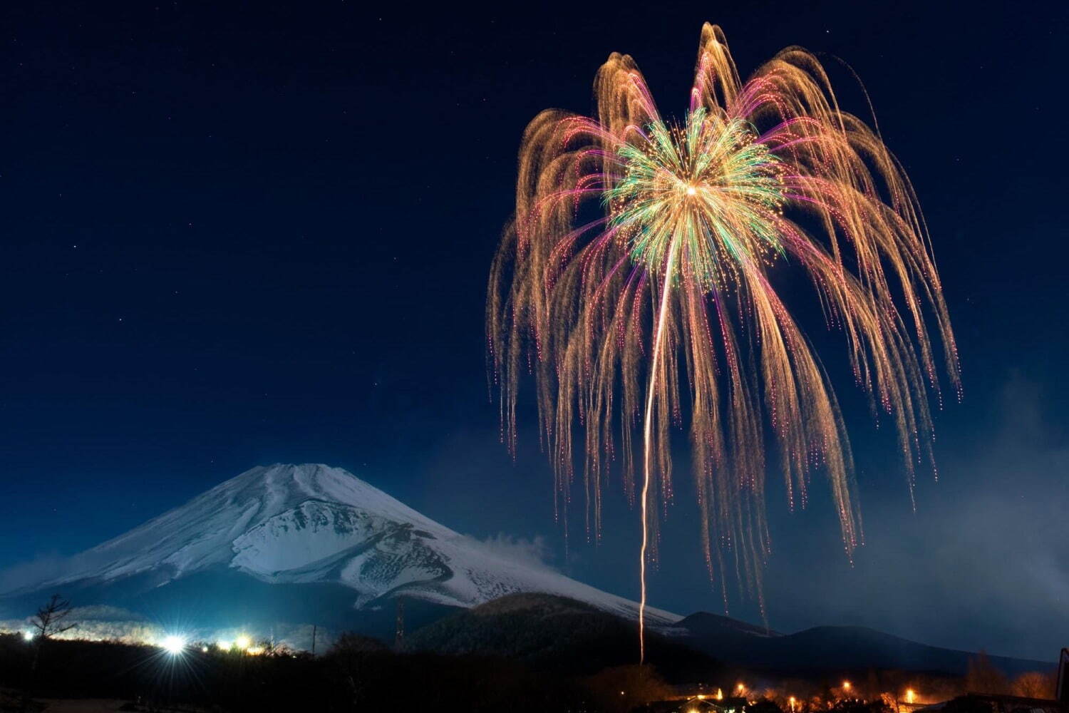 キャンプ｜【開催中止】富士山南麓2合目の花火大会「富士山花火2024」