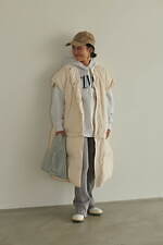 エミ×スタイリスト金子綾のダウンコート、“袖・裾・マフラー取り外しOK”でジャケットやベストに変形｜写真15