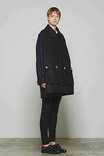 ザ・リラクスの24年秋冬ウィメンズ、大胆シルエットのステンカラーコートやキルティングコートなど｜写真11