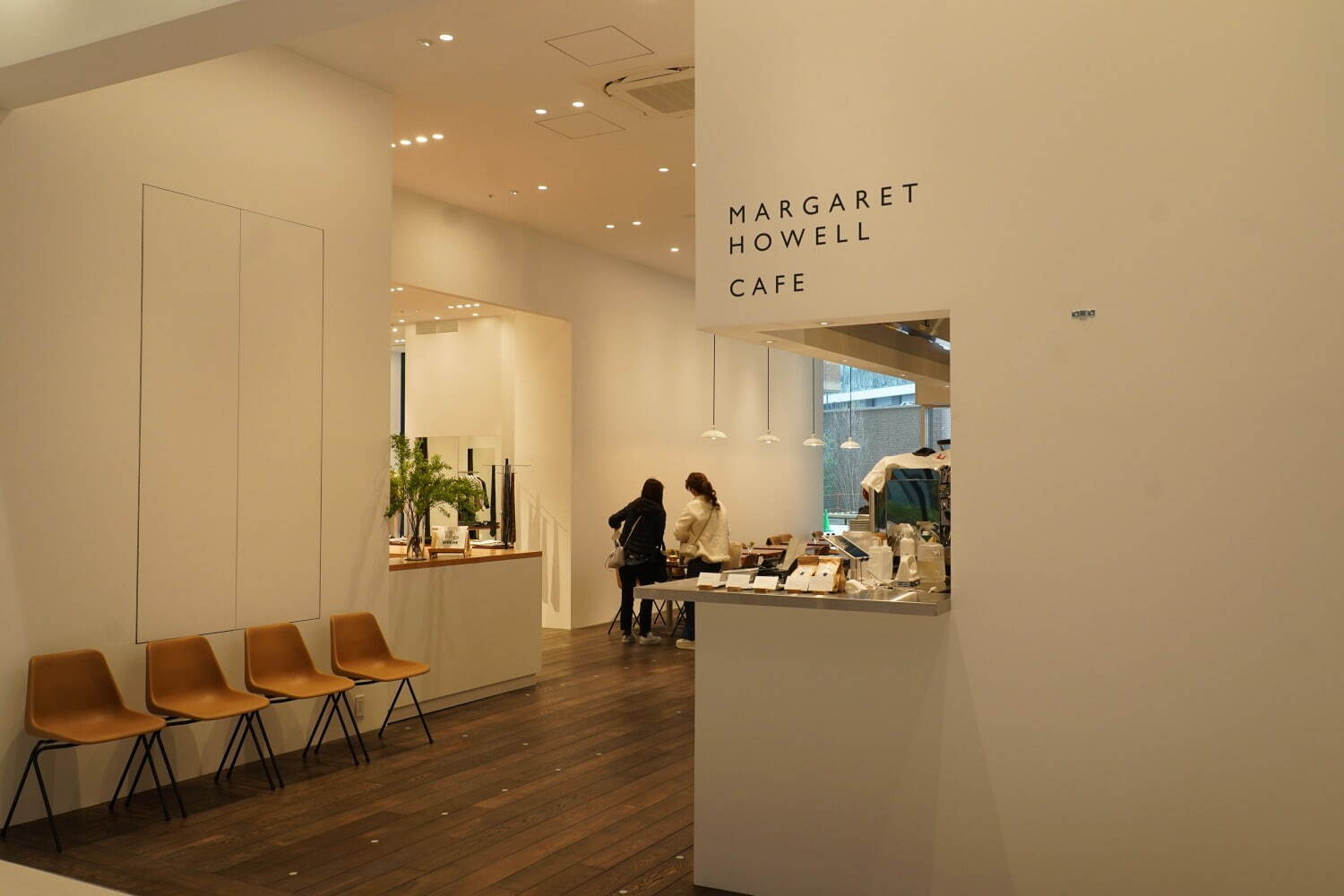 1階「マーガレット・ハウエル ショップ アンド カフェ」