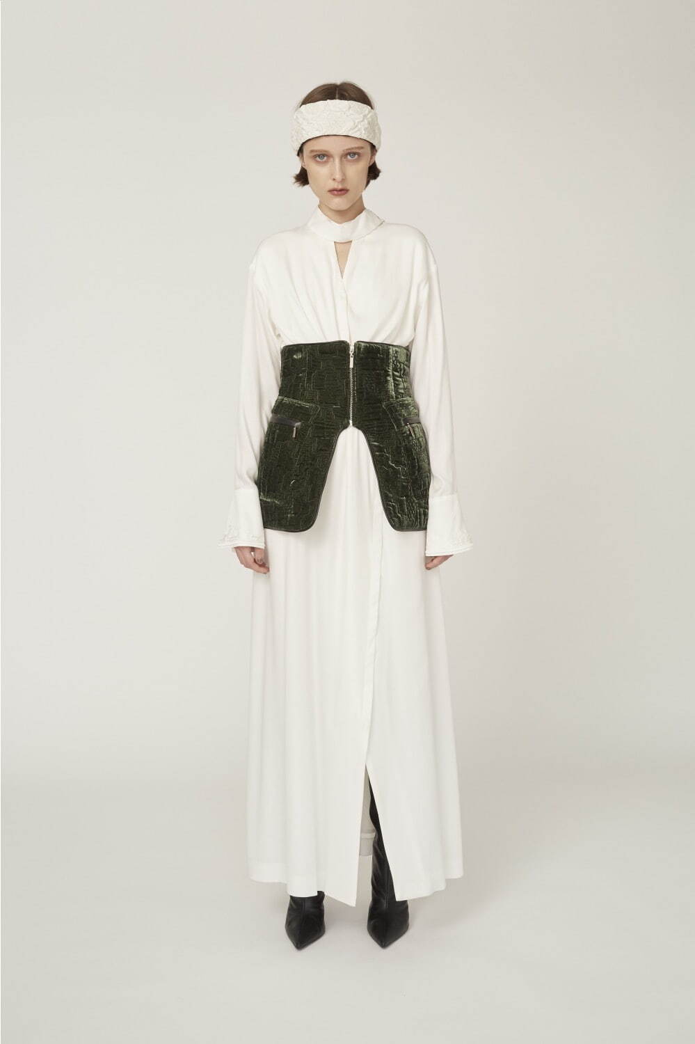 Symbolic embroidery velvet corset 49,500円