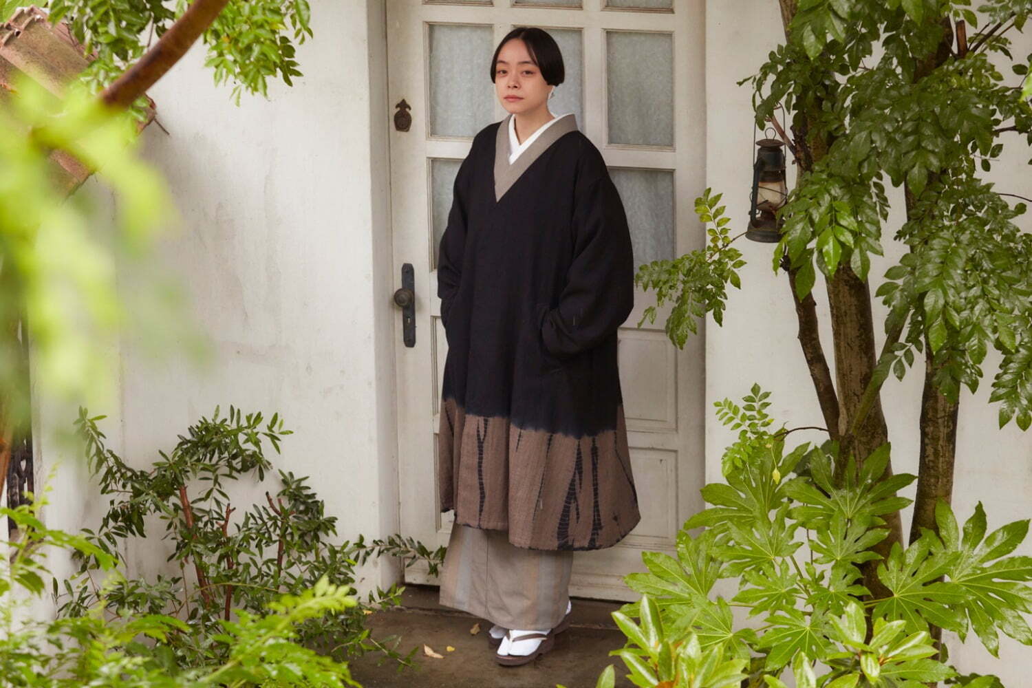 Aライン｜きものやまと「有松鳴海絞り」グレンチェック柄の和装ウールコート、ゆとりのあるAラインで