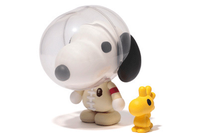 ピーナッツ×ア ベイシング エイプ第2弾、スウェットやスヌーピーのトイが登場