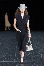 タエ アシダ 2025年春夏コレクション - 溶け合う人間と自然｜写真11