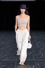 タエ アシダ 2025年春夏コレクション - 溶け合う人間と自然｜写真18