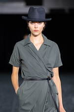 タエ アシダ 2025年春夏コレクション - 溶け合う人間と自然｜写真23